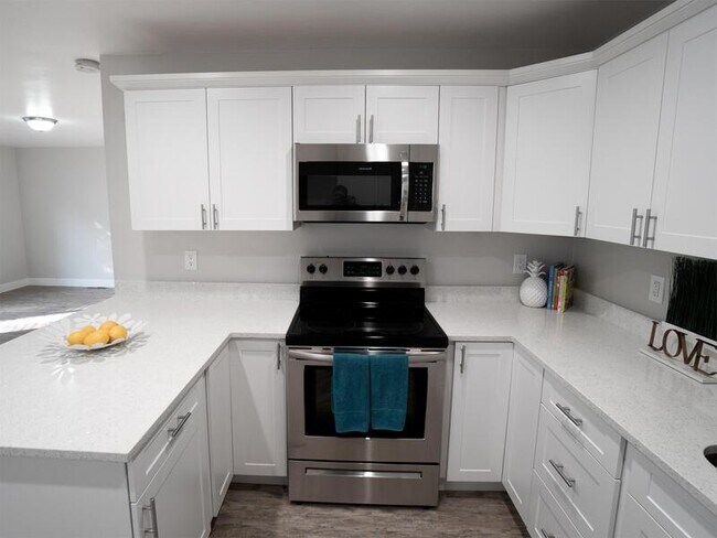 Building Photo - 1170 Buccaneer Dr