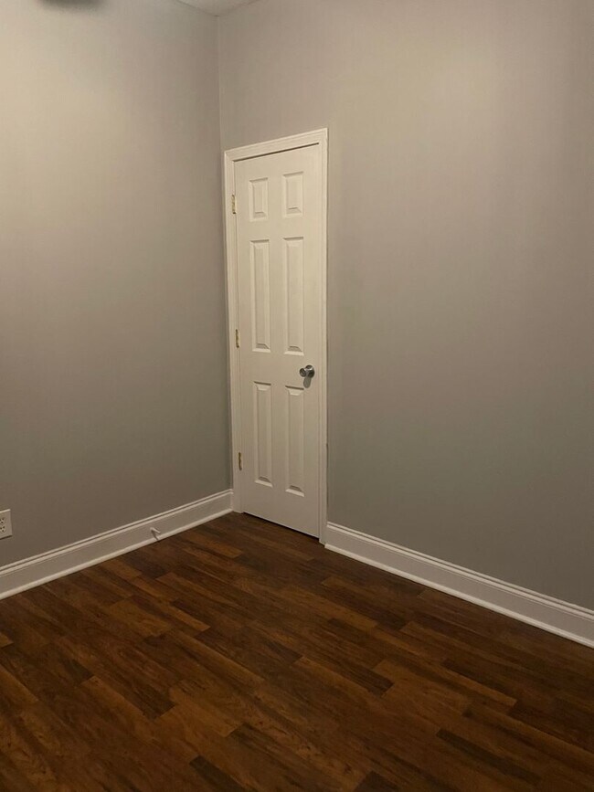 Foto del edificio - 2 Bedroom Home with Large Backyard Deck