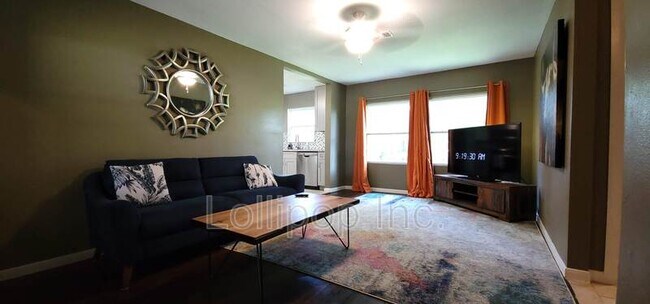 Foto del edificio - 3425 Rebecca St