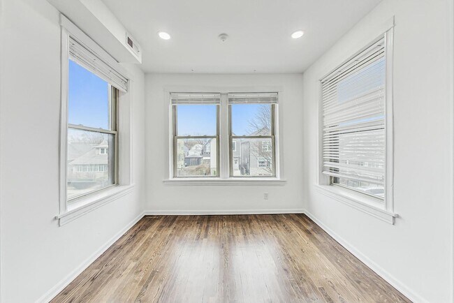 Foto del edificio - 3330 W Hutchinson St