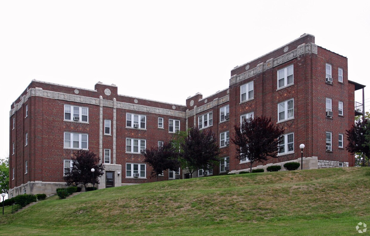 Primary Photo - 1038-1070 McCausland Ave
