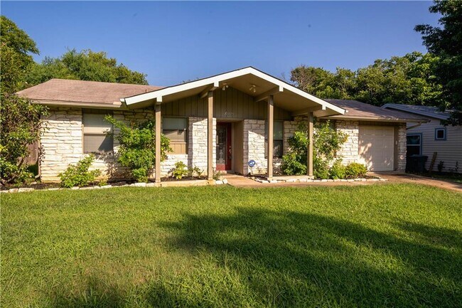 Foto del edificio - 8105 Briarwood Ln