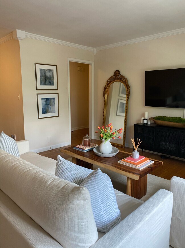 Living room - Hollywood Gardens Apartments