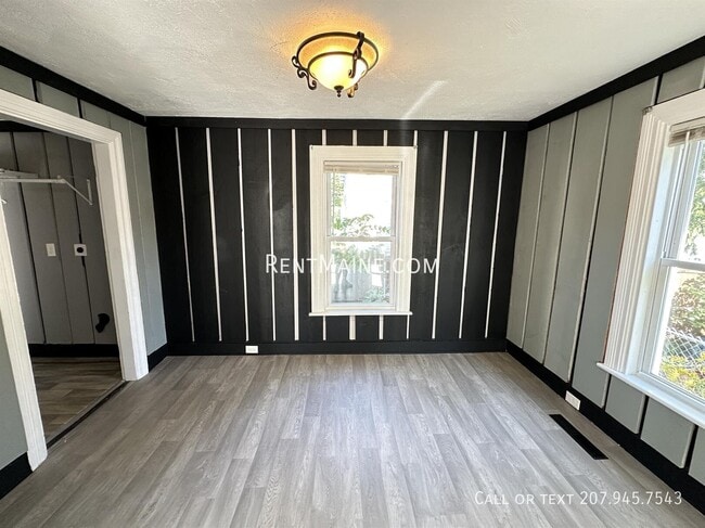 Building Photo - 137 Grove St