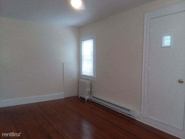 Foto del edificio - 2 br, 1 bath Apartment - 00123  Evans Avenue