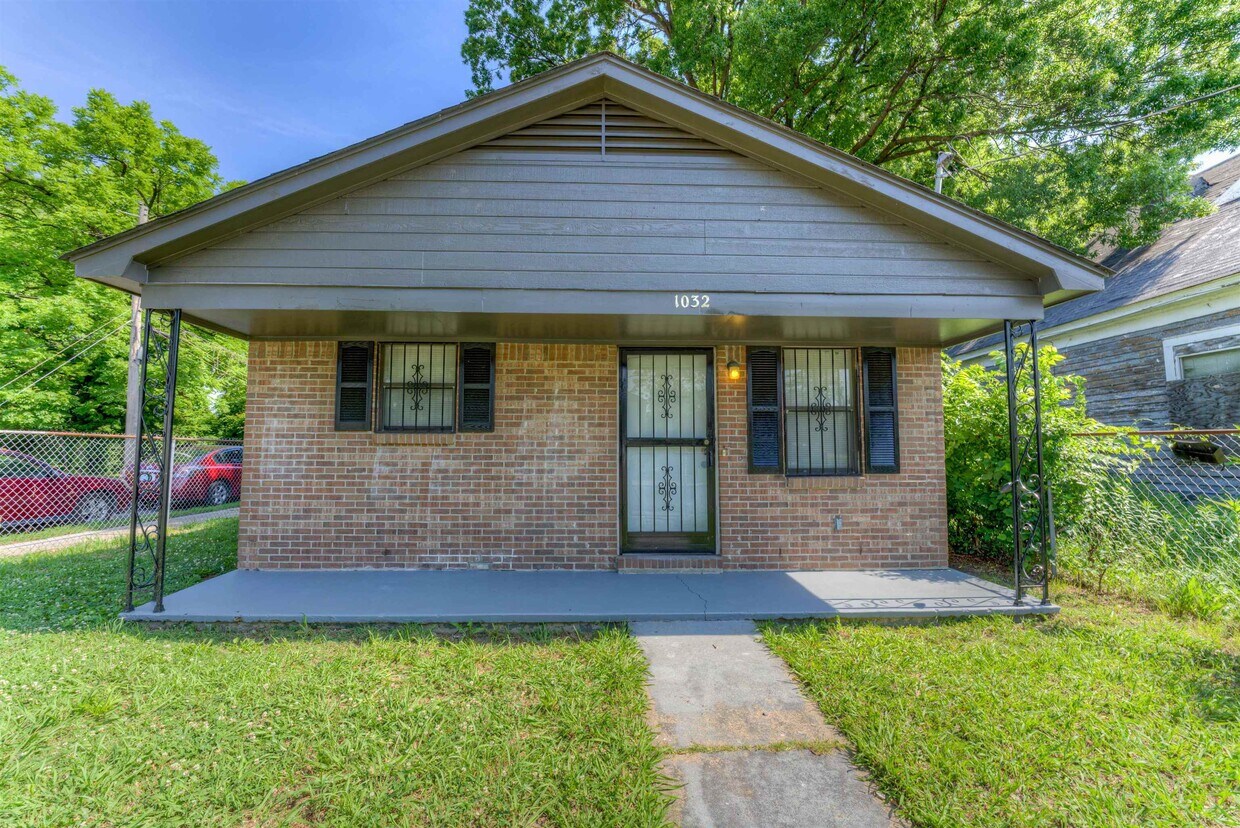 Primary Photo - 1032 Lagrange Ave
