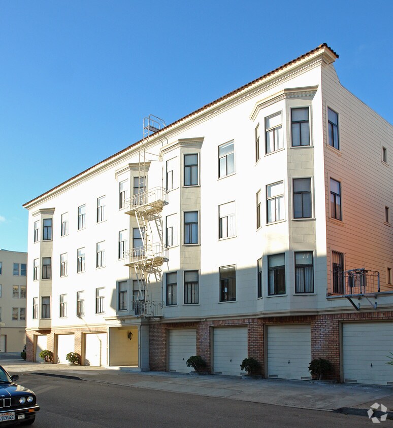 Building Photo - 201 Mallorca Way