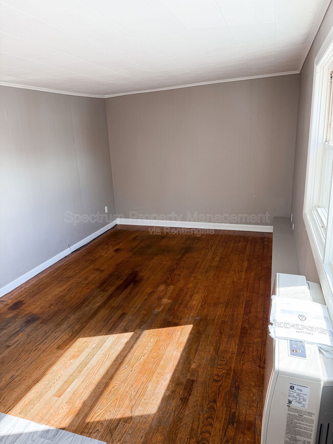 Building Photo - 88 Elm St