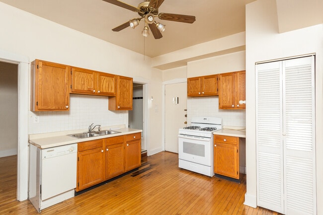 Building Photo - 3414 N Halsted St