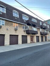 Building Photo - 533 Madison St