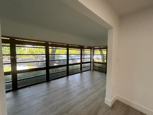 Foto del edificio - 4890 NW 102nd Ave