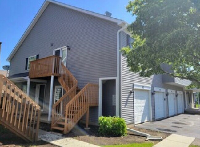 Building Photo - 427 Village Creek Dr