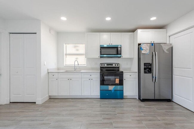 Building Photo - 3246 Jefferson St