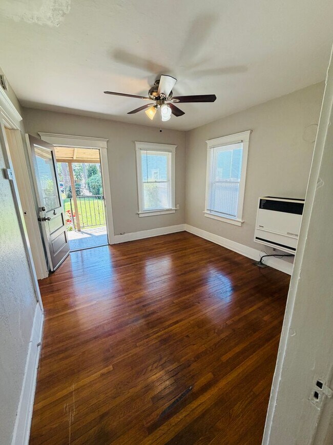 Building Photo - 309