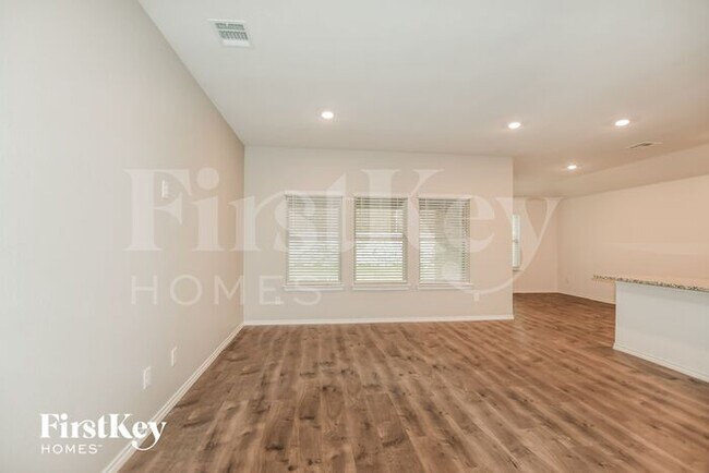 Foto del edificio - 3338 Everly Dr
