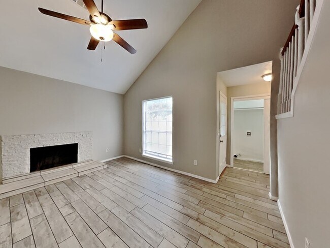 Foto del edificio - 5711 Wynberry Dr