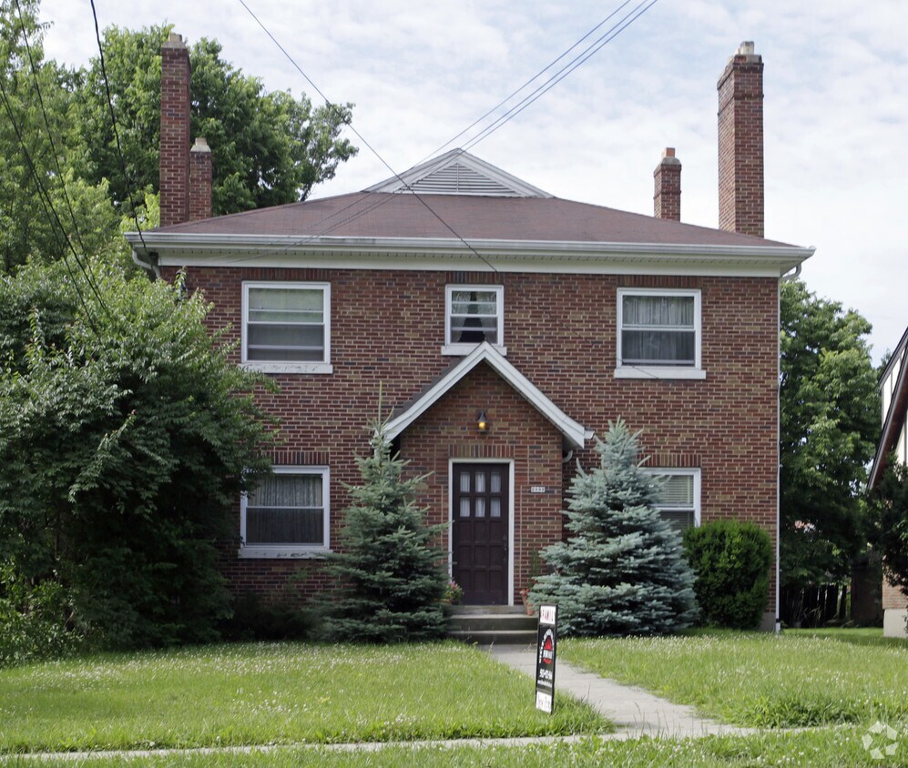 Building Photo - 2909 Montana Ave