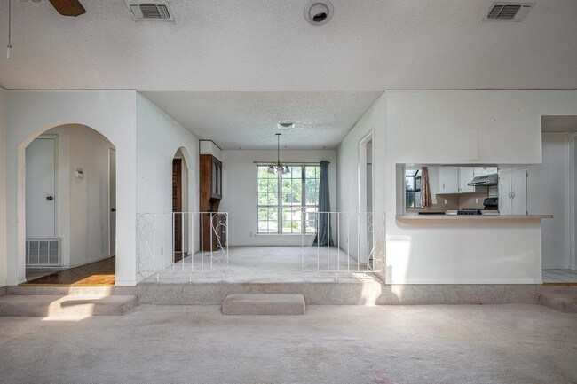 Building Photo - 327 Enchanted Way