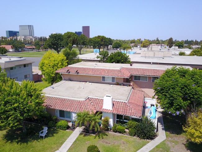 Building Photo - 421 Nobel Ave