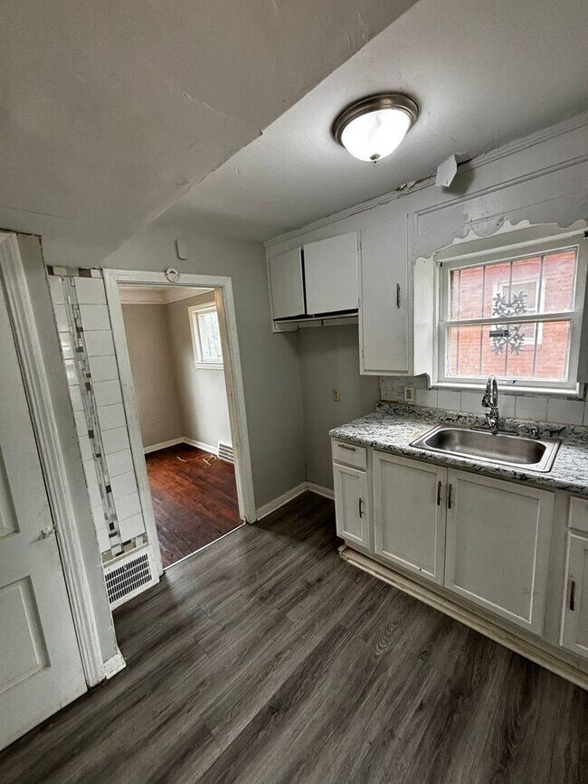 Building Photo - Large/ Updated Home