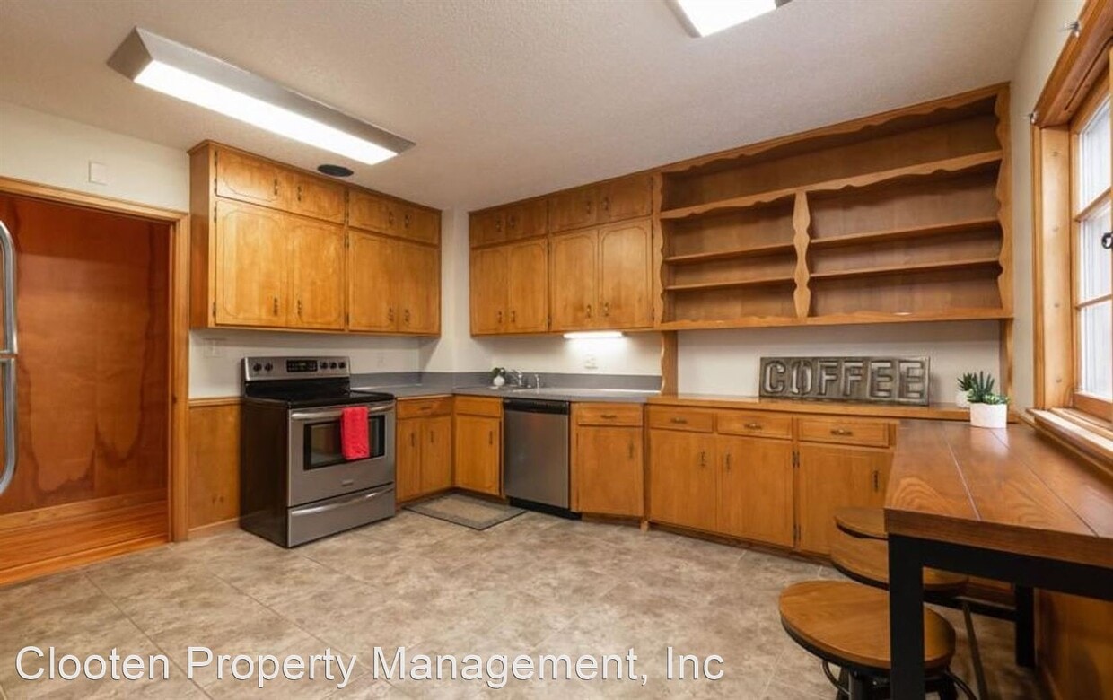 4 br, 2 bath House 608 N. Washington Street House for Rent in