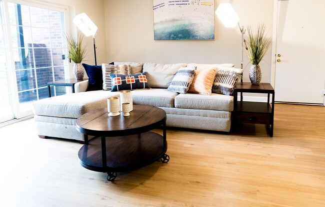 2 dormitorios - Sala de estar - ambos estilos - Glen Meadow Apartments