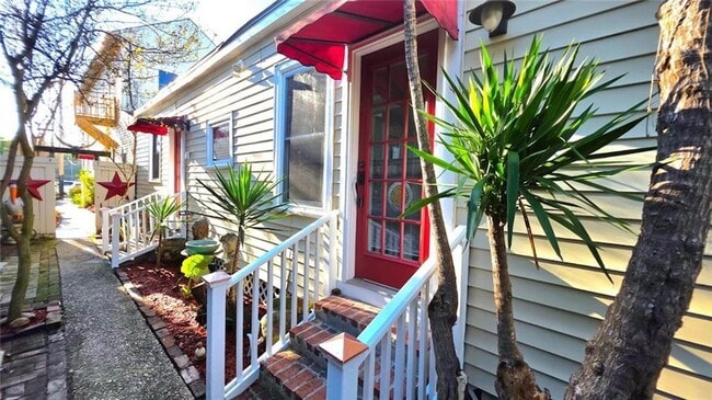 Photo - 611 Lyons St Apartment