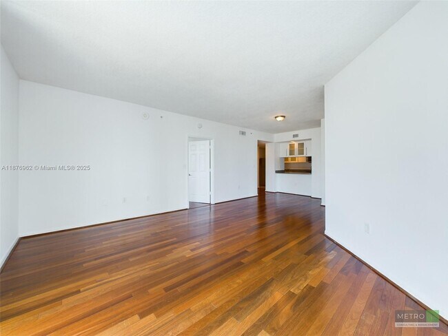 Foto del edificio - 275 NE 18th St