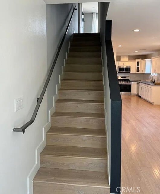 Foto del edificio - 427 Heliotrope Dr