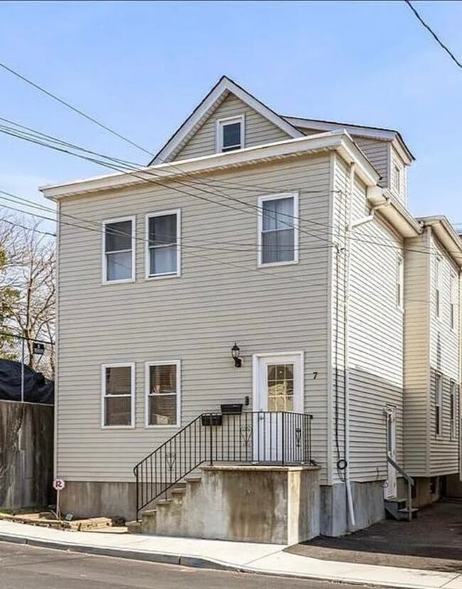 Building Photo - 7 Edison Pl