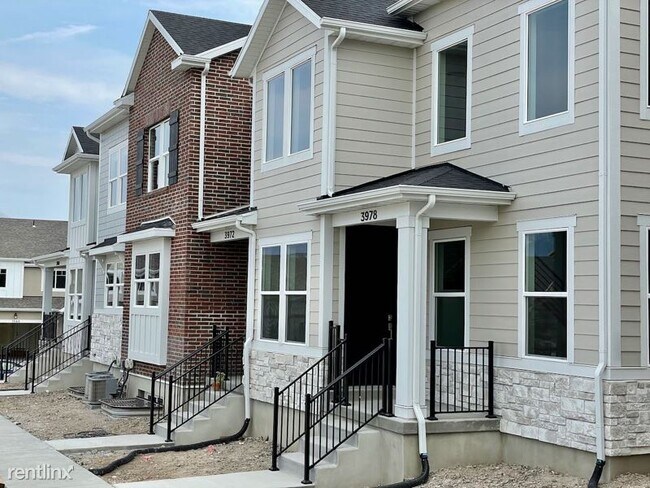 Foto del edificio - 3 br, 2.5 bath Townhome - 3966 W 1530 N