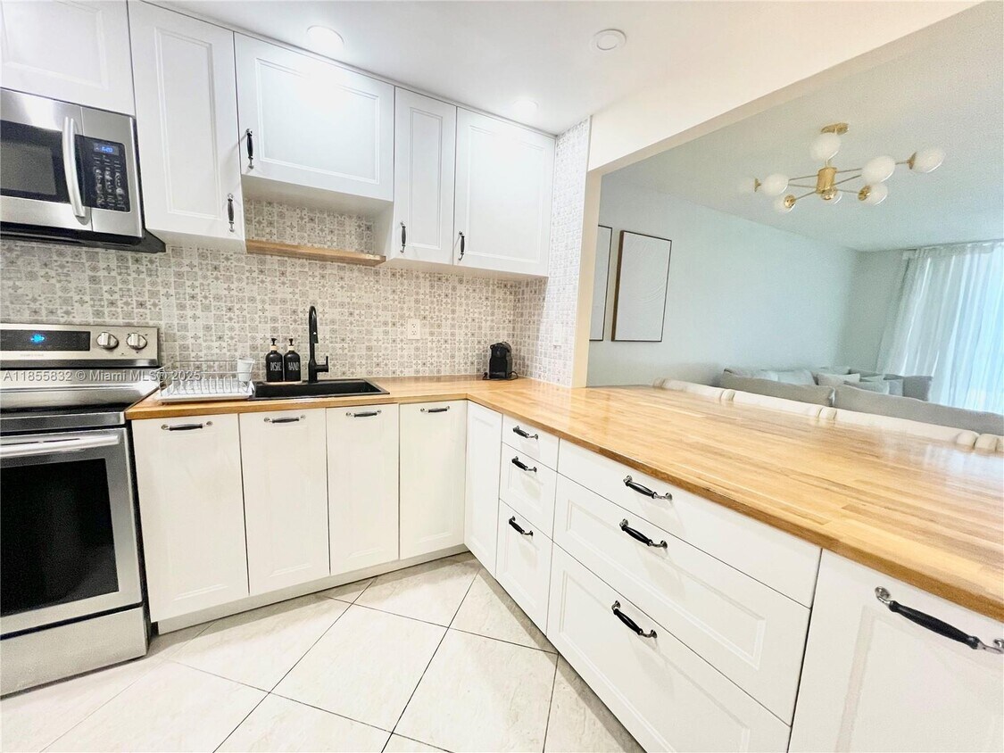 Foto principal - 2000 Atlantic Shores Blvd