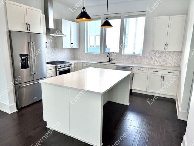 Building Photo - 1220 Chelsea Cir NW