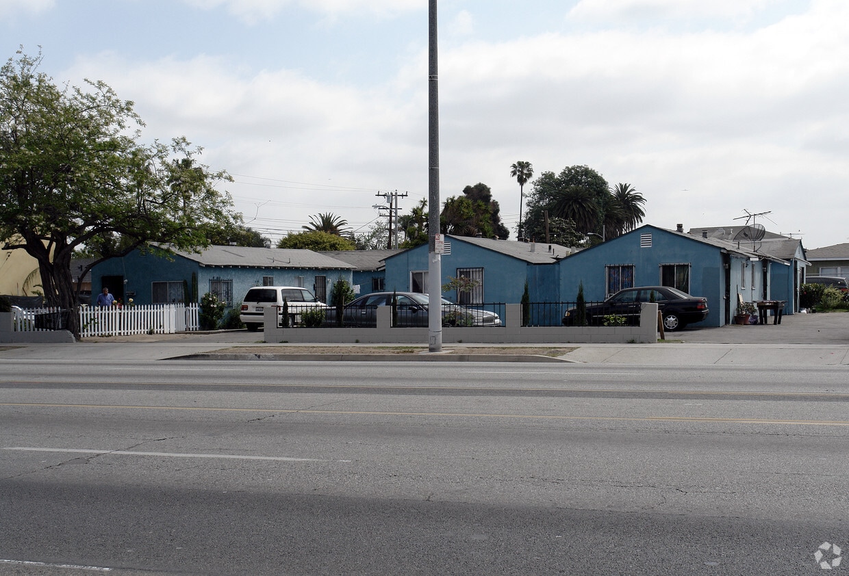 Building Photo - 10902 S Prairie Ave