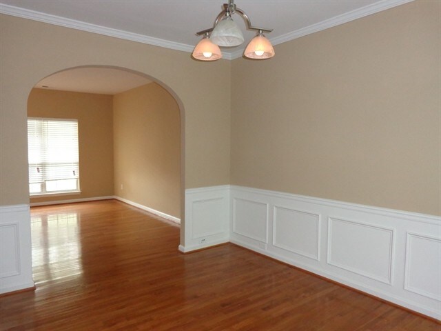 Building Photo - 433 Holland Springs Dr