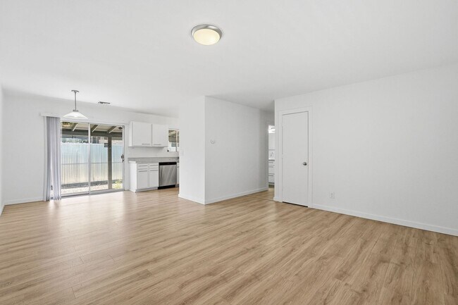 Foto del edificio - 816 E 10th St