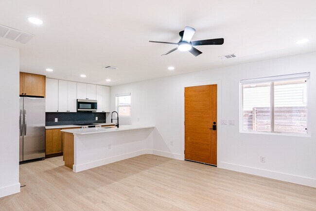 Foto del edificio - 1142 Mansell Ave