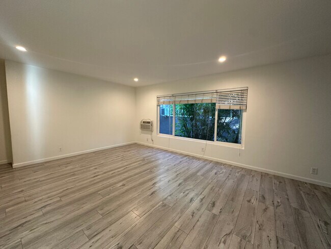 Foto del edificio - 7555 De Longpre Ave