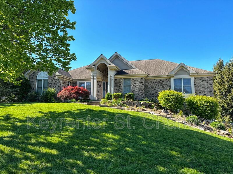 Foto principal - 1114 S Charlemagne Dr