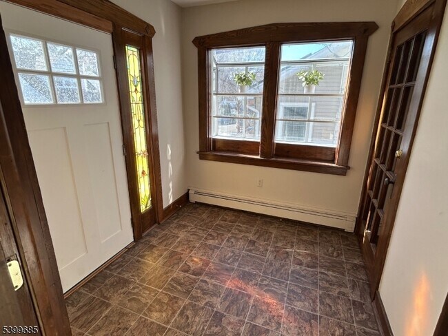 Foto del edificio - 256 E 7th St