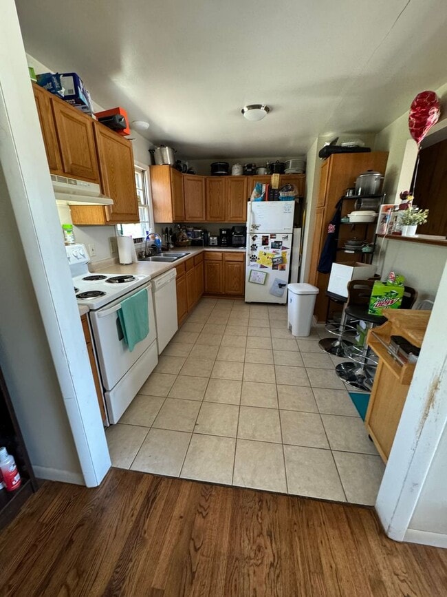 Building Photo - 3 bedroom/2 bathroom house near KU