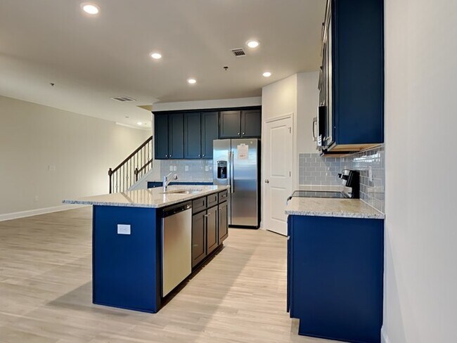 Building Photo - Don't miss out on the $1,000 move-in special!