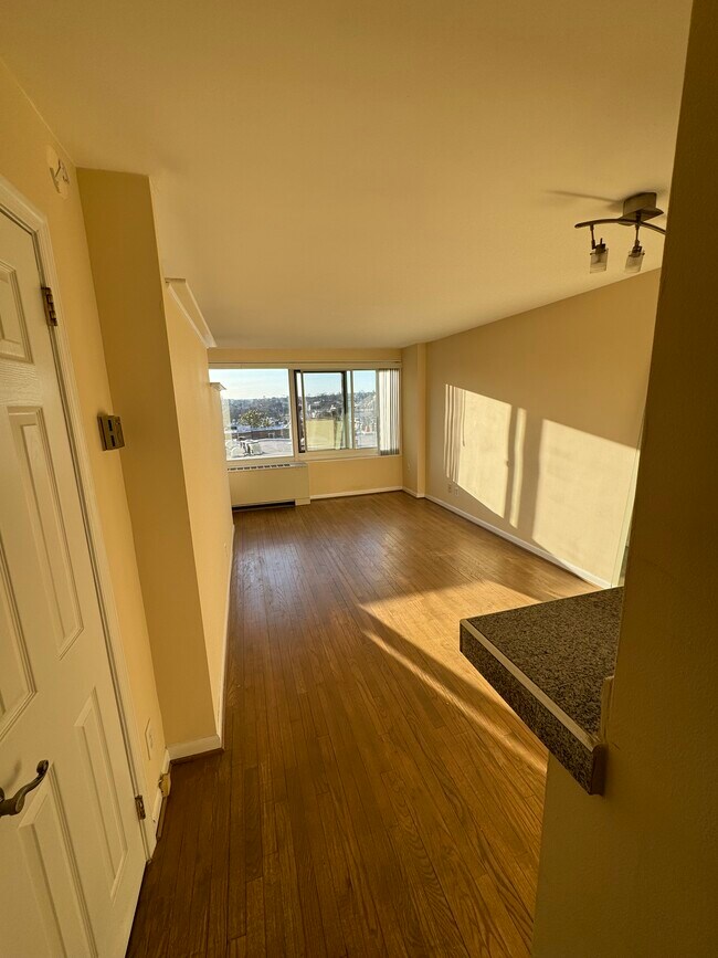 Foto del edificio - 1330 New Hampshire Ave NW