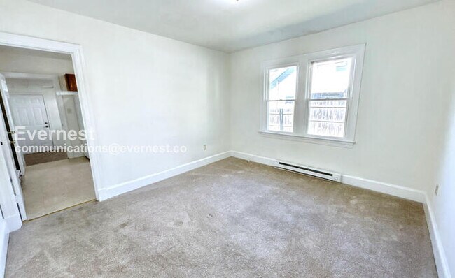 Foto del edificio - 5 Bancroft Ave