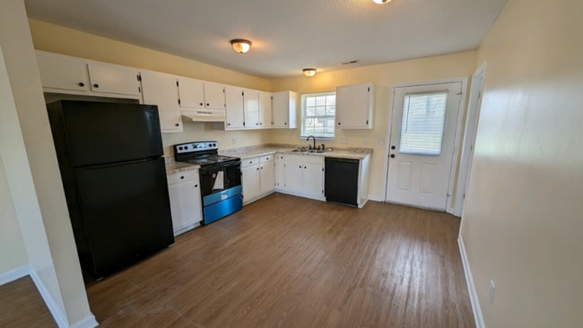 Building Photo - 425 Elmira St