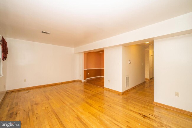 Foto del edificio - 5835 Humblebee Rd