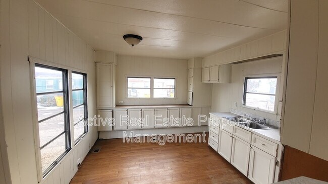 Foto del edificio - 2211 Dort Hwy