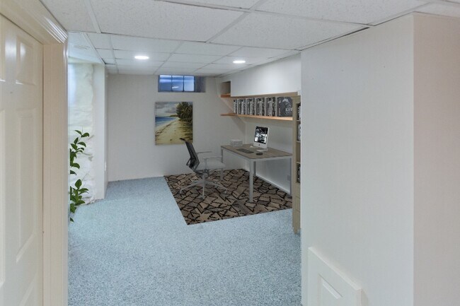 Building Photo - 154 Hale St