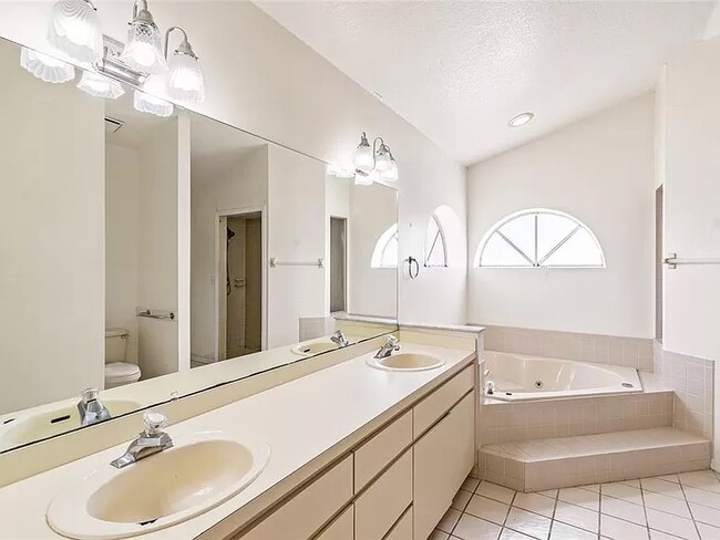 Building Photo - 1547 Spring Ridge Cir