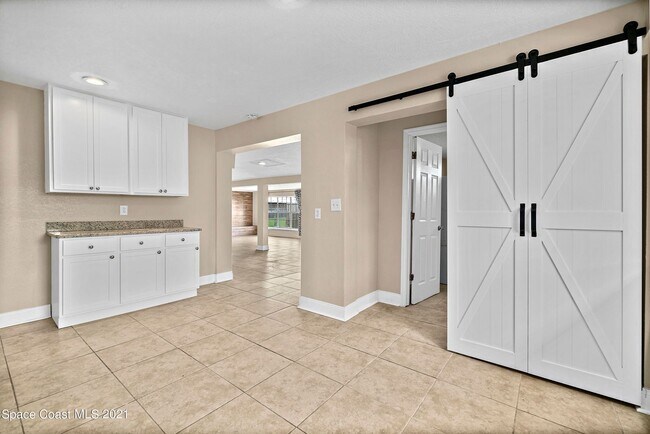 Building Photo - 2619 Lorna Dr